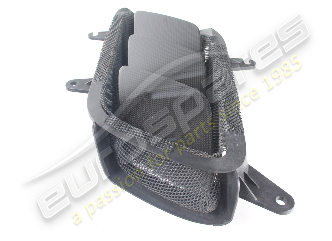 SOPORTE DE VENTILACIÓN DE GUARDABARROS DERECHO USADO EUROSPARES CON REJILLAS DE CARBONO. NÚMERO DE PIEZA EAP1723598 (3) soporte de ventilación de guardabarros derecho usado eurospares con rejillas de carbono. número de pieza eap1723598 (3)