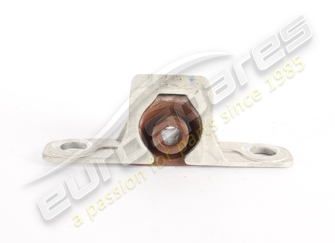 AISLADOR Y SOPORTE USADOS Maserati. NÚMERO DE PIEZA 675001246 (1)