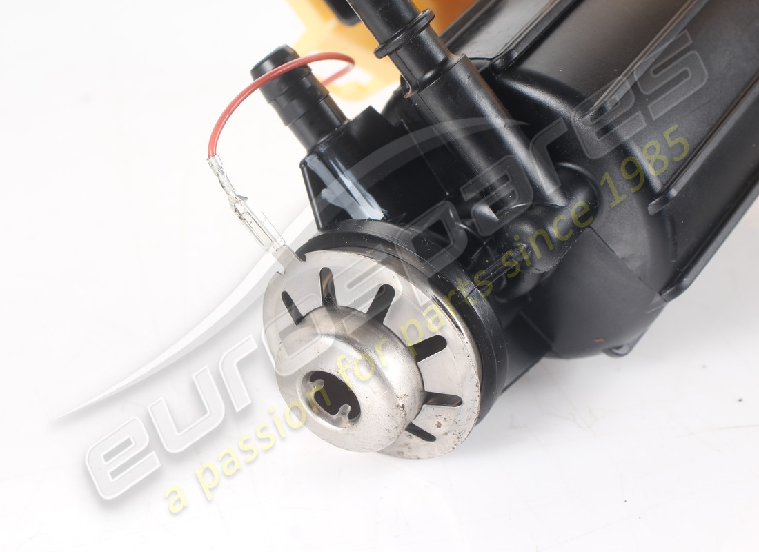 FILTRO DE BOMBA DE COMBUSTIBLE DERECHO FERRARI USADO. NÚMERO DE PARTE 282784 (5) filtro de bomba de combustible derecho ferrari usado. número de parte 282784 (5)