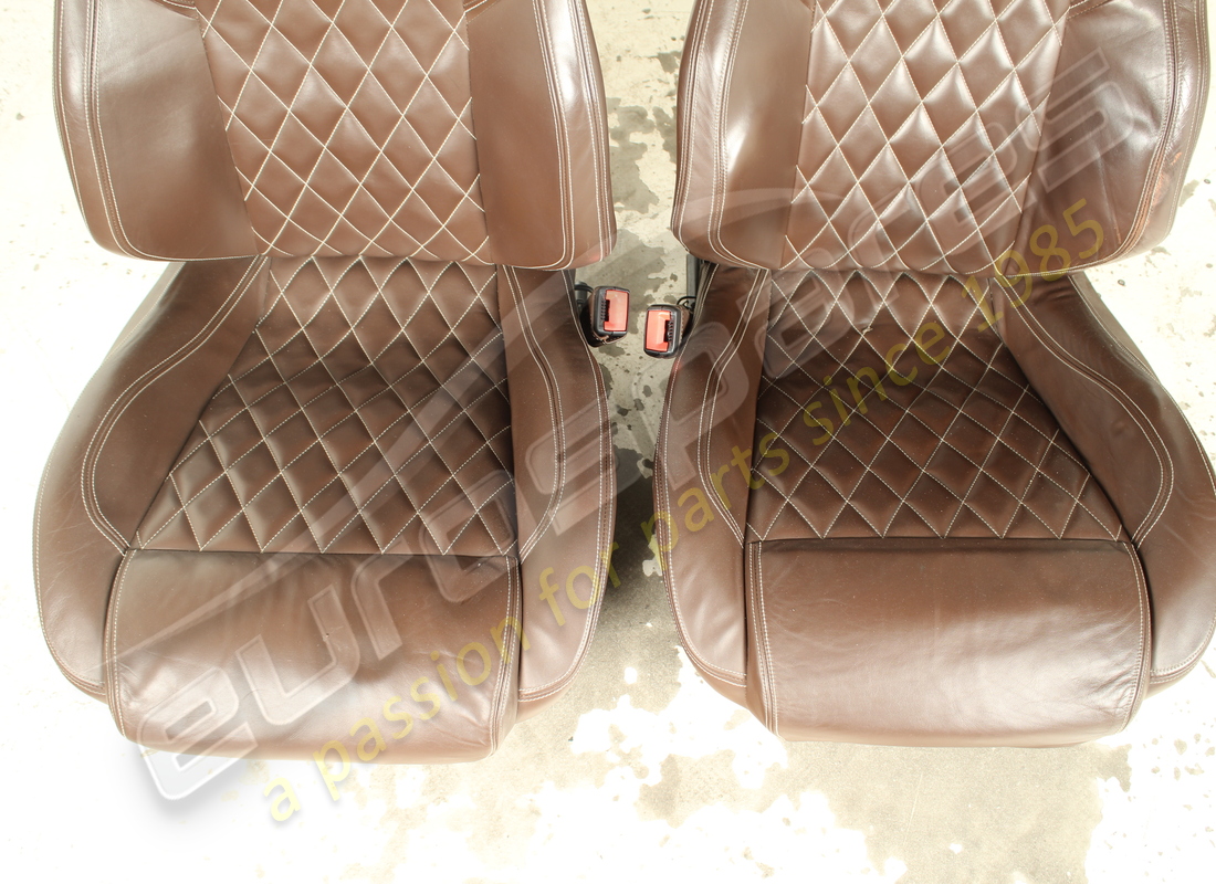 juego de asientos completo usado ferrari con lunas traseras. número de pieza eap1564144 (2)