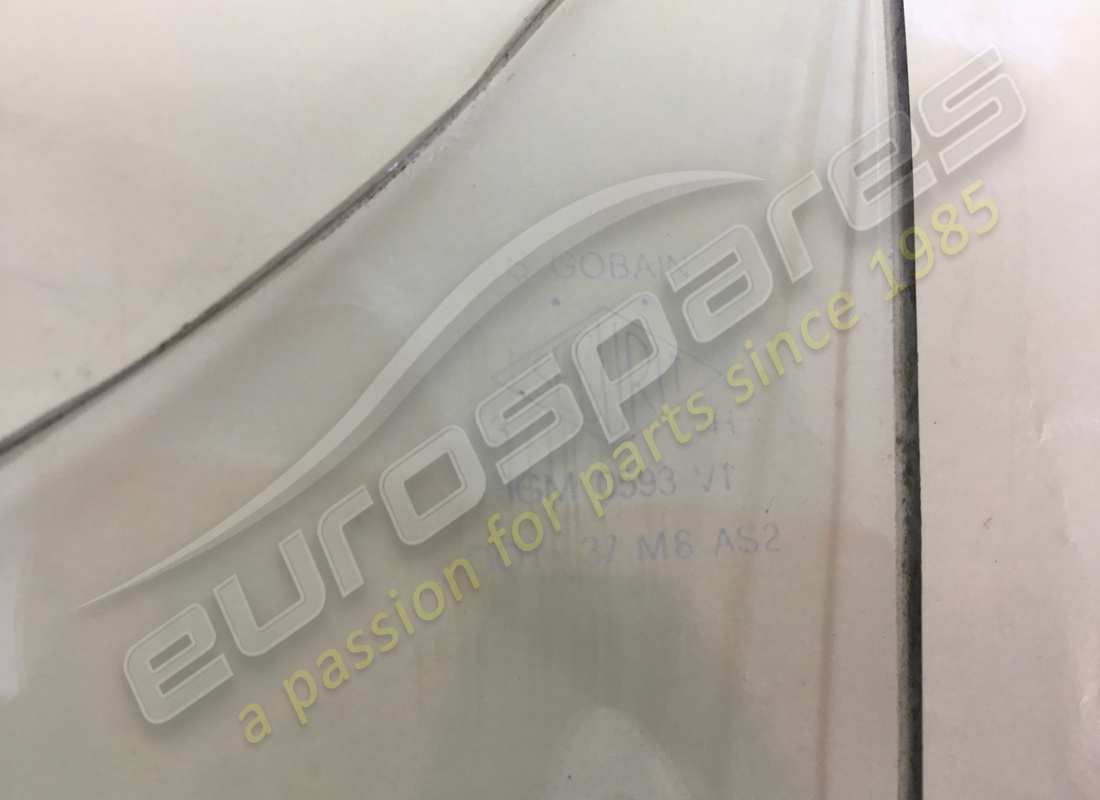 nuevo (otro) ferrari 246gts vidrio de ventilación del cuarto izquierdo (sin agujero). número de pieza 20284105a (2)