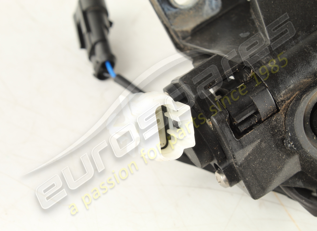 USADO FERRARI MÓDULO COMPLETO MANIGLIA DX GDX. NÚMERO DE PARTE 820611 (4) usado ferrari módulo completo maniglia dx gdx. número de parte 820611 (4)