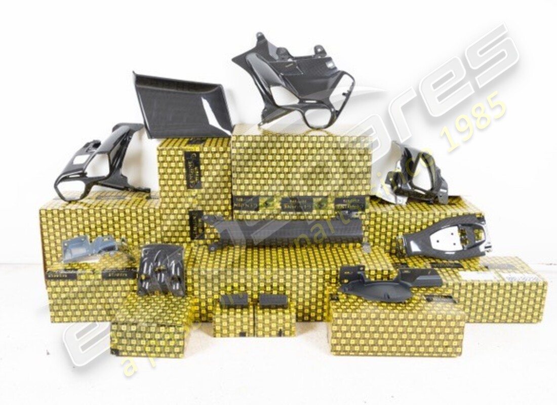 NUEVO KIT INTERIOR DE FIBRA DE CARBONO (TIPO HI-FI) Ferrari. NÚMERO DE PIEZA 70001927 (1)