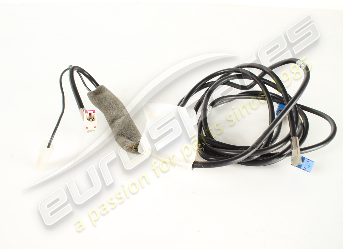 Cable AM/FM para tablero usado Ferrari. Número de pieza 266556 (1)