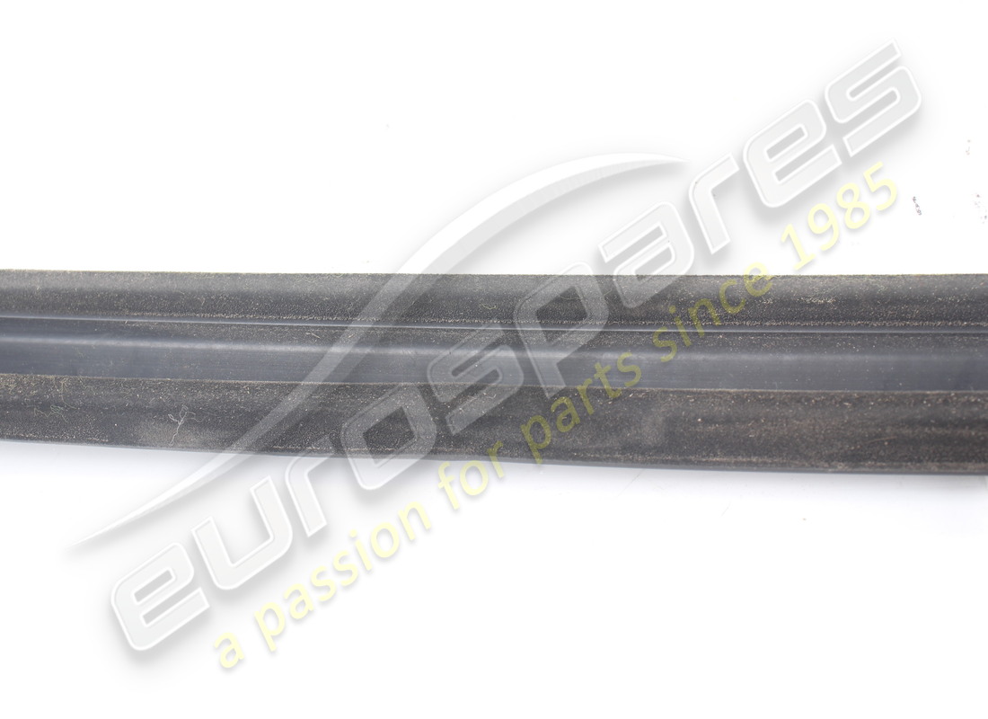 USADO FERRARI SELLO RASCADOR DE VENTANA EXTERIOR IZQUIERDO. NÚMERO DE PIEZA 82208100 (3) usado ferrari sello rascador de ventana exterior izquierdo. número de pieza 82208100 (3)