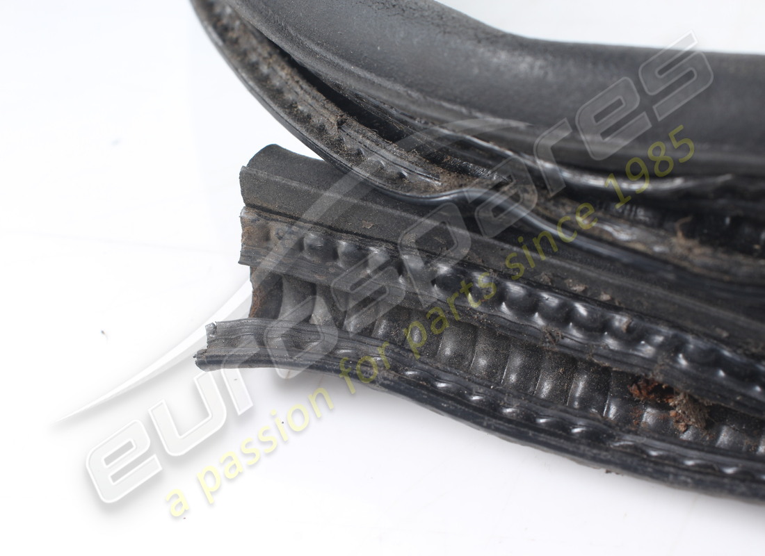 burlete usado ferrari. número de pieza 61500900 (2)