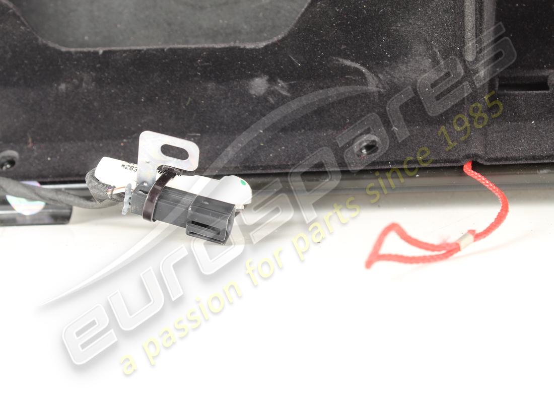 PUERTA RECORTADA FERRARI USADA. NÚMERO DE PARTE 82875600 (5) puerta recortada ferrari usada. número de parte 82875600 (5)