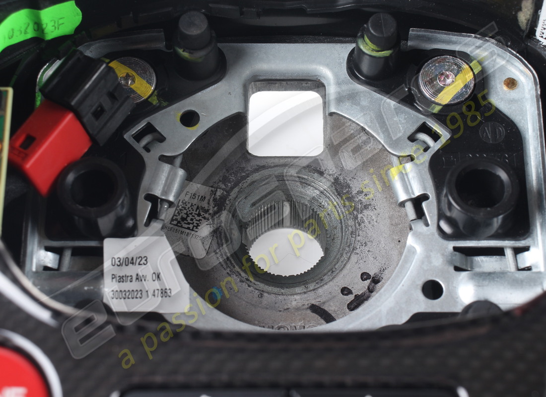 VOLANTE COMPLETO FERRARI USADO. NÚMERO DE PARTE 337540 (6) volante completo ferrari usado. número de parte 337540 (6)