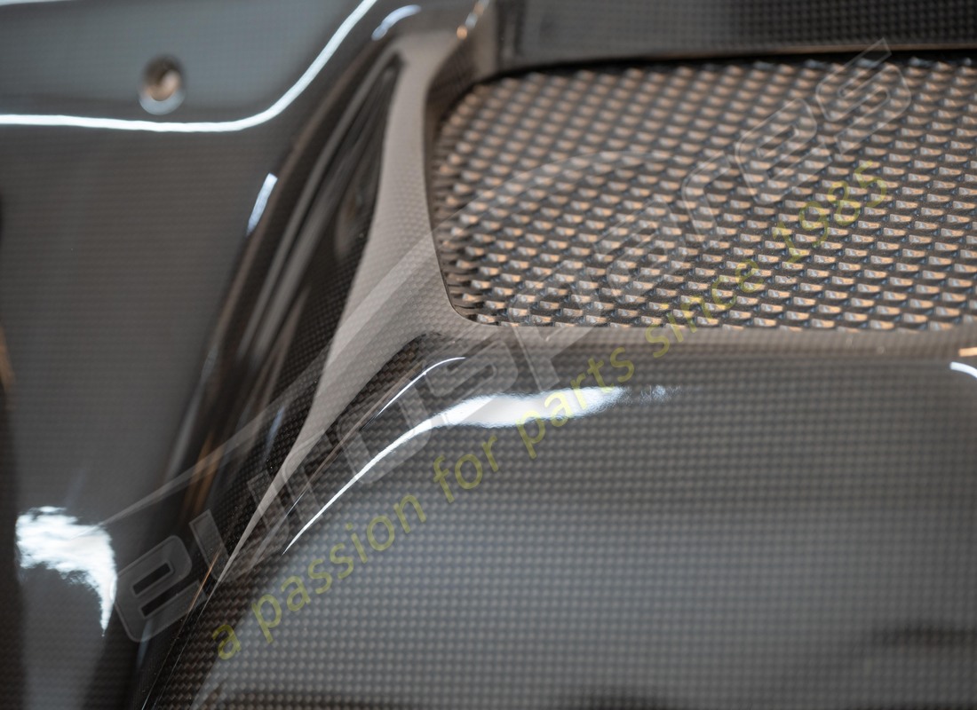 nuevo (otro) ferrari difusor trasero. número de pieza 81509400 (2)