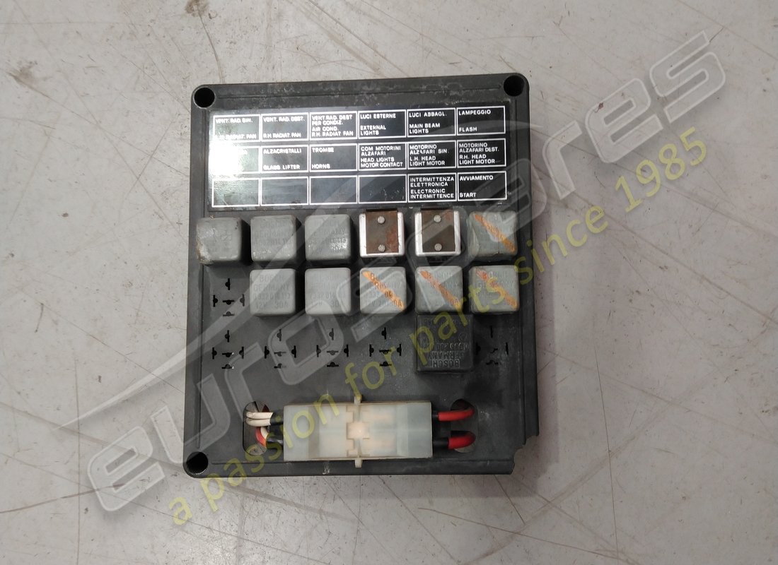 caja de interruptores usada ferrari. número de pieza 40022303 (1)