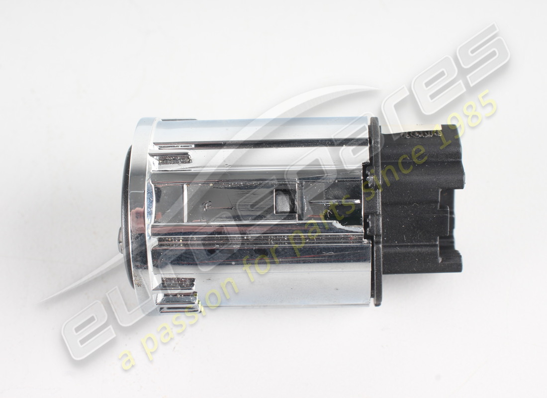interruptor de luces antiniebla trasera dañado aston martin. número de pieza 6g3315k237aa (2)