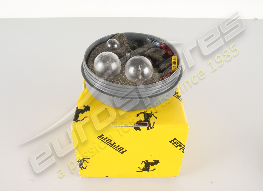 nueva ferrari caja con bombillas de repuesto. número de pieza 138672 (1)