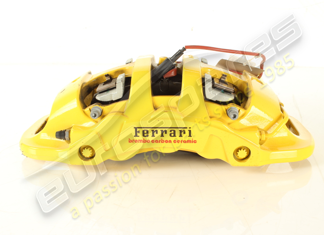 PINZA DELANTERA IZQUIERDA Ferrari USADA CON PASTILLAS. NÚMERO DE PARTE 322140 (1)