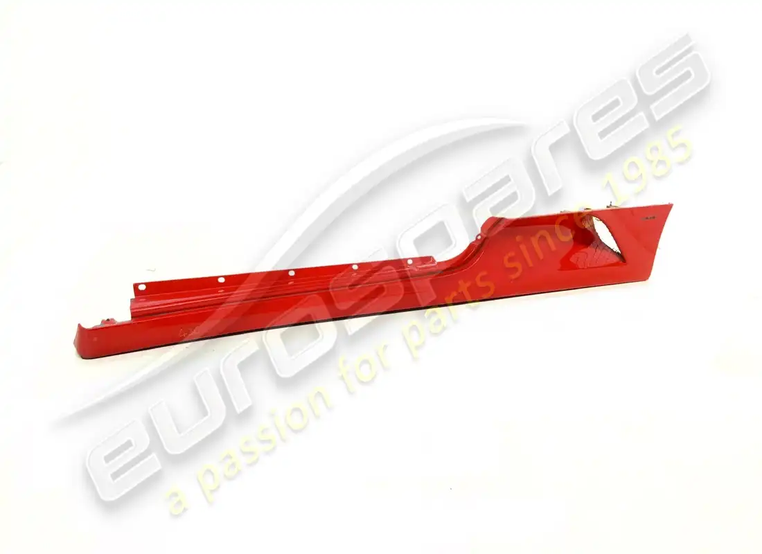 REVESTIMIENTO BAJO PUERTA Ferrari LH USADO. NÚMERO DE PARTE 68021110 (1)