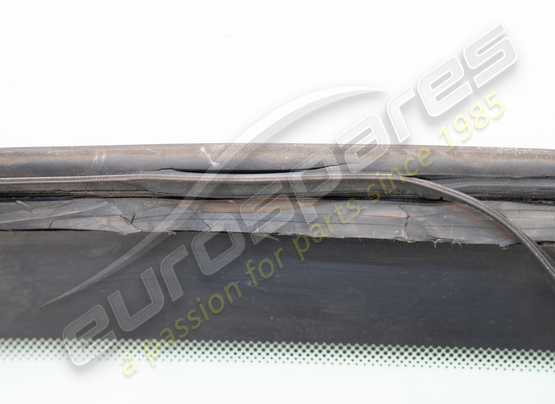 VENTANA TRASERA MASERATI USADA. NÚMERO DE PARTE 387700600 (5) ventana trasera maserati usada. número de parte 387700600 (5)