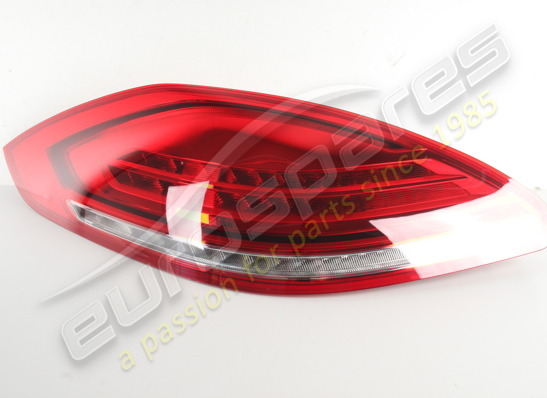 luz trasera nueva porsche. número de pieza 97063143105 (1)