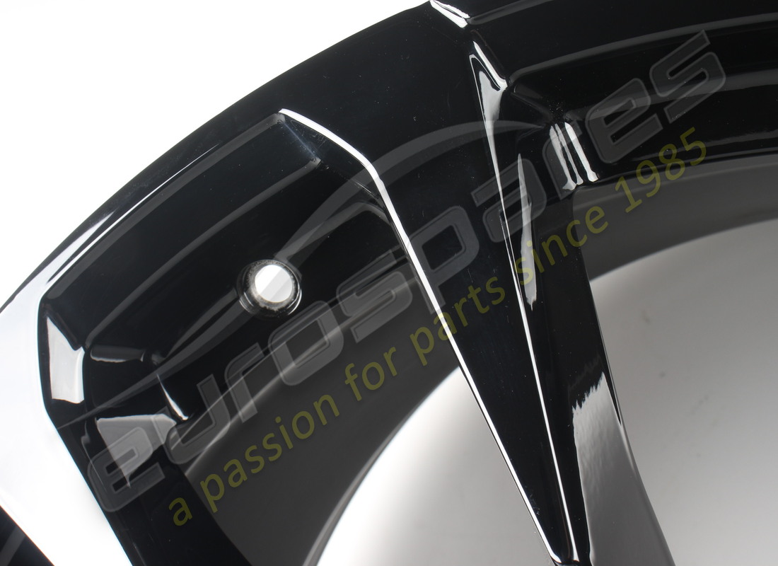 reconditioned lamborghini alloy wheel. part number 4ml601025bay9b (2)