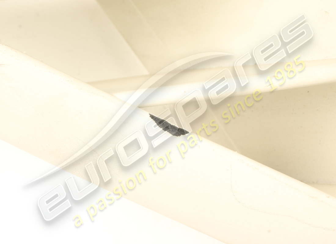 nueva rejilla de admisión lateral derecha ferrari (plástico). número de pieza 60671200 (2)
