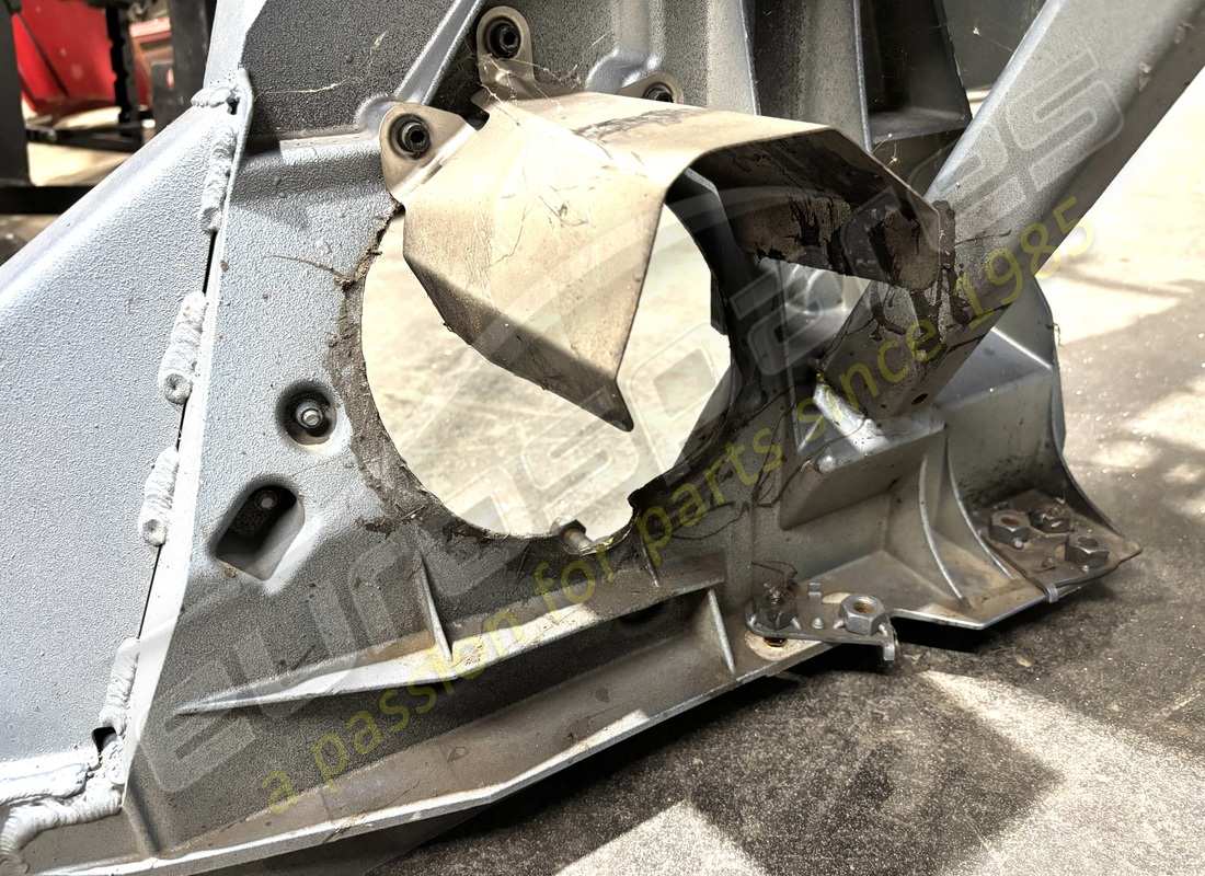 subchasis trasero ferrari dañado. número de parte 985280290 (9)