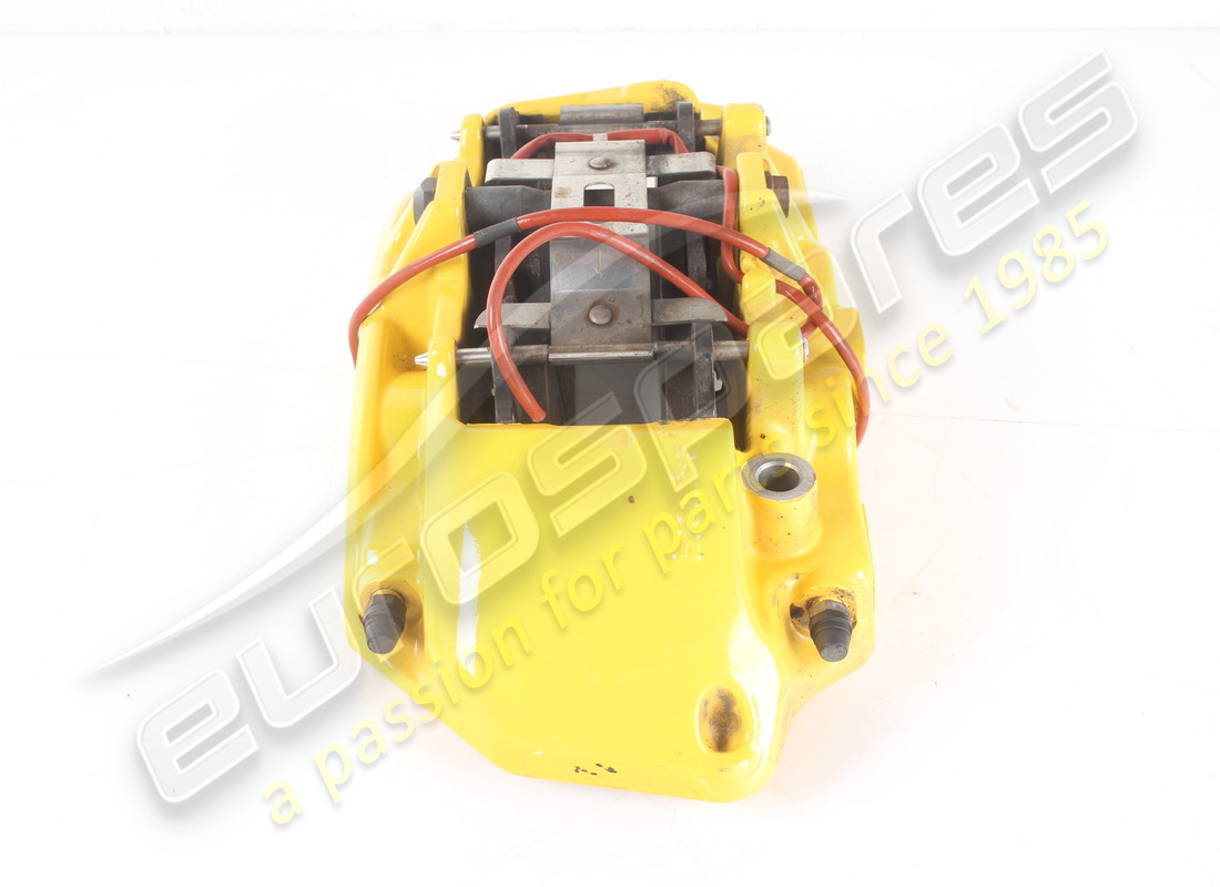 PINZA DELANTERA DERECHA FERRARI USADA CON PASTILLAS. NÚMERO DE PARTE 315568 (2) pinza delantera derecha ferrari usada con pastillas. número de parte 315568 (2)