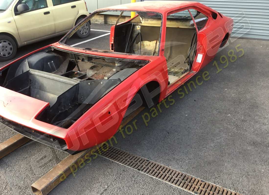 CARROCERIA Y CHASIS RHD Eurospares Ferrari 308 GT4 DINO (1979) USADOS. NÚMERO DE PARTE EAP1390100 (1)