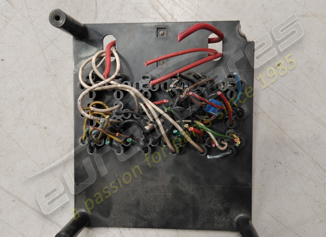 caja de interruptores usada ferrari. número de pieza 40022303 (2)