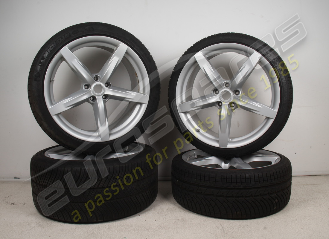 LLANTAS K USADAS Ferrari GTC4LUSSO PLATEADA MATE. NÚMERO DE PIEZA 70004725 (1)