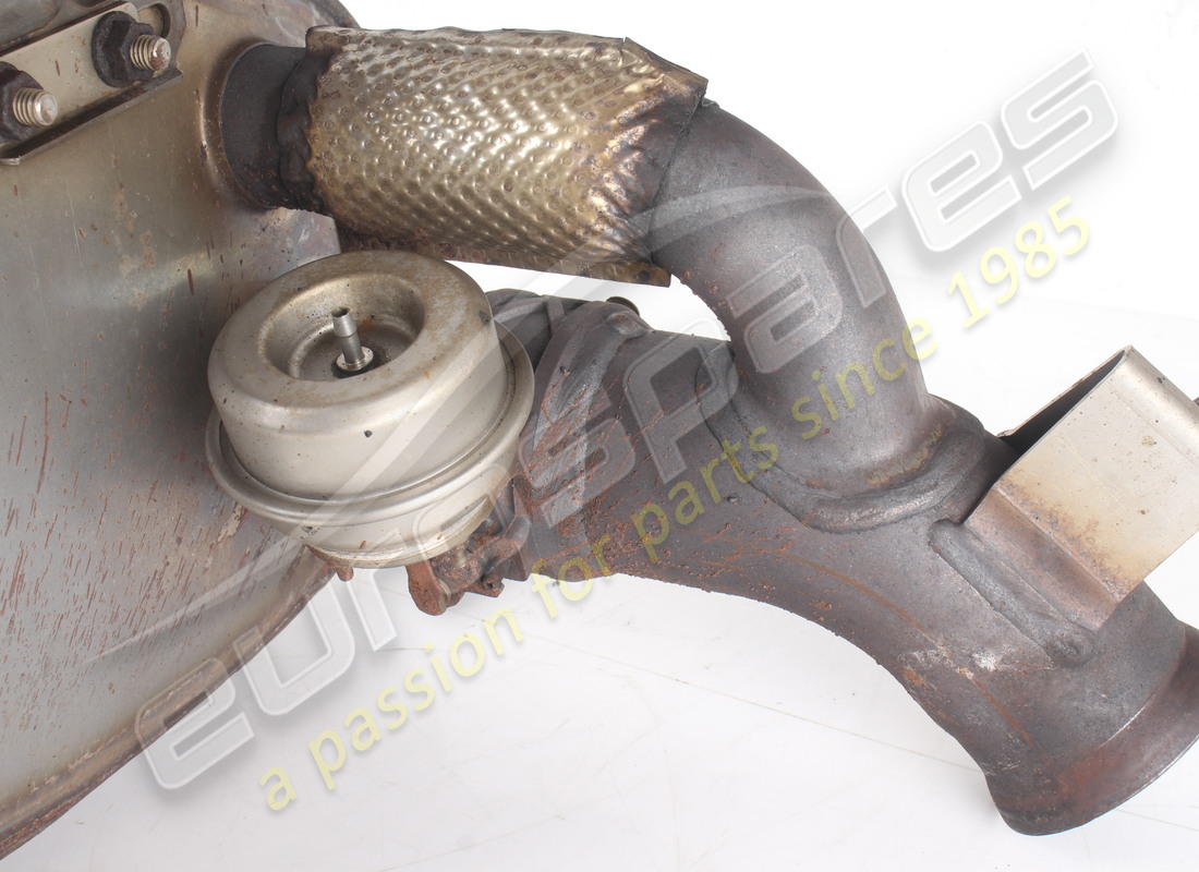 SILENCIADOR TRASERO DERECHO FERRARI USADO. NÚMERO DE PARTE 330051 (5) silenciador trasero derecho ferrari usado. número de parte 330051 (5)