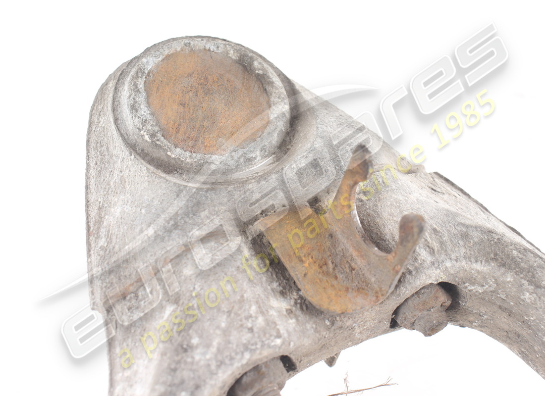 BRAZO SUPERIOR DE SUSPENSIÓN DELANTERA MASERATI USADO. NÚMERO DE PARTE 386600028 (5) brazo superior de suspensión delantera maserati usado. número de parte 386600028 (5)