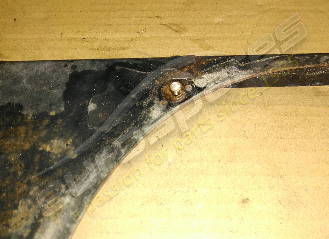 capucha ferrari dañada para electroventilador. número de parte 168820 (2)