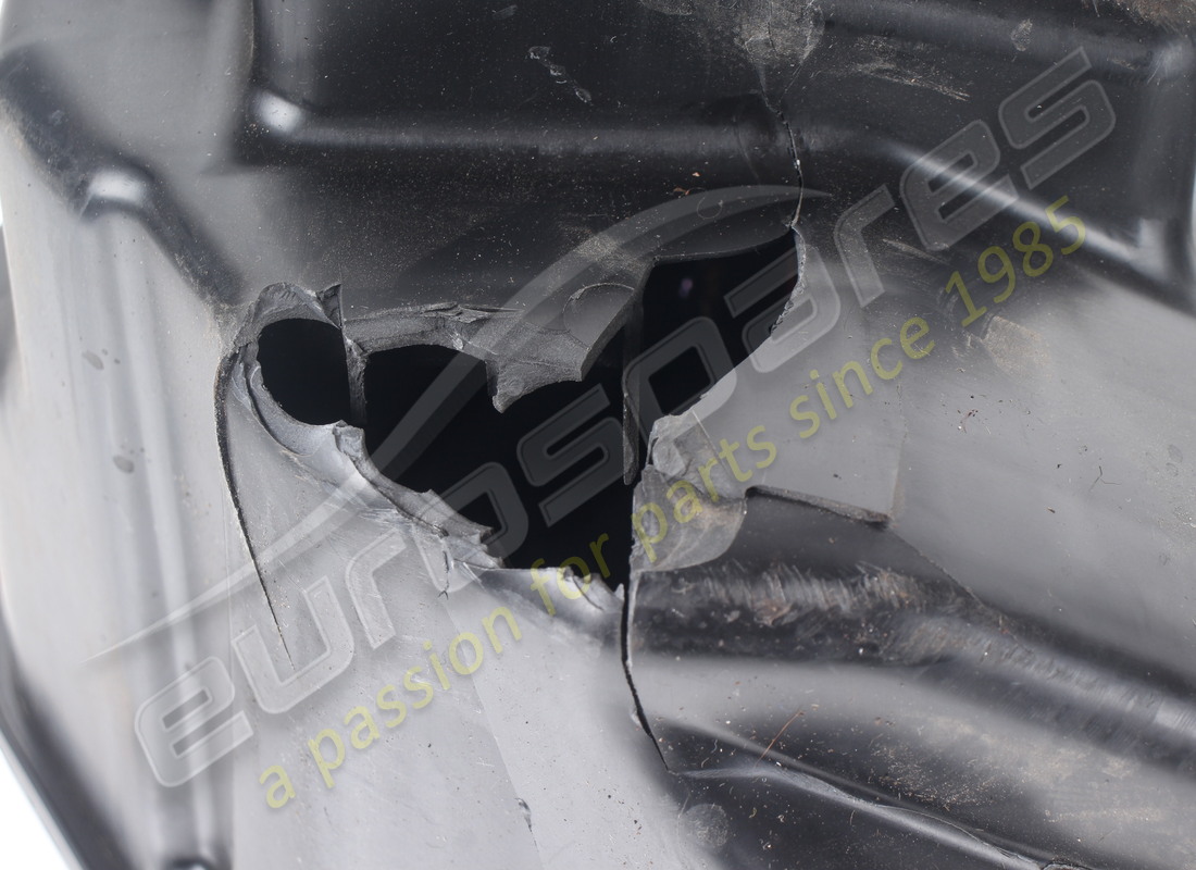 DAMAGED FERRARI BASS BOX. PART NUMBER 318552 (4) damaged ferrari bass box. part number 318552 (4)