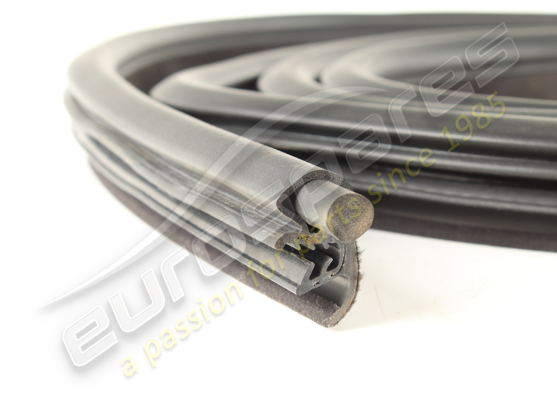 USADO Maserati JUNTA DE ANILLO DE PUERTA DELANTERA DERECHA. NÚMERO DE PIEZA 67475400 (1)