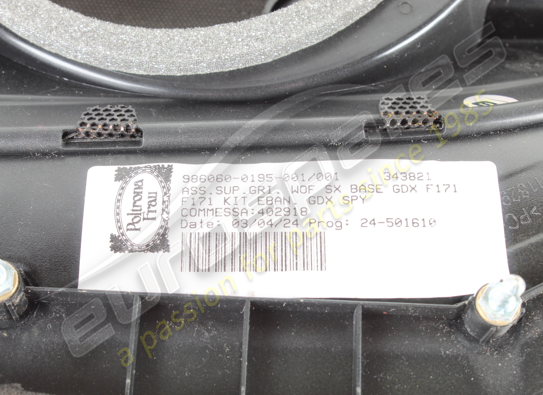 USADO FERRARI SOPORTE DE REJILLA DE WOOFER IZQUIERDO COMPLETO. NÚMERO DE PIEZA 976340 (5) usado ferrari soporte de rejilla de woofer izquierdo completo. número de pieza 976340 (5)