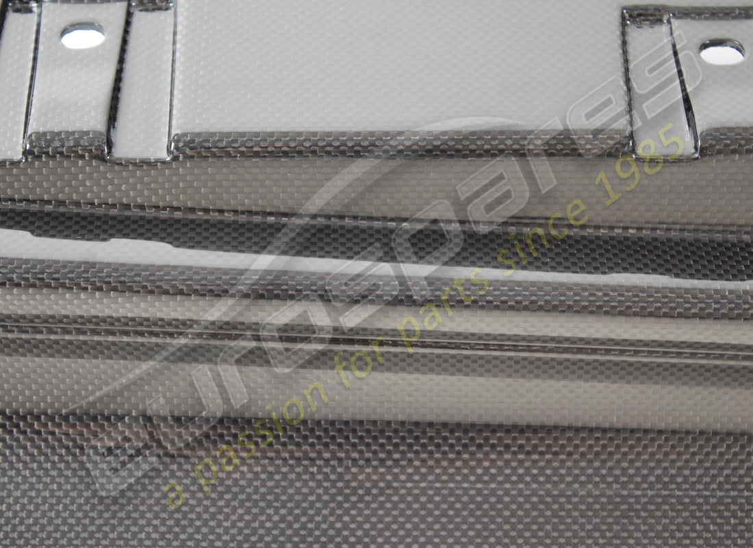 NUEVOS FERRARI F12 FALDONES LATERALES COMPLETAMENTE DE CARBONO. NÚMERO DE PIEZA 70002869 (4) nuevos ferrari f12 faldones laterales completamente de carbono. número de pieza 70002869 (4)