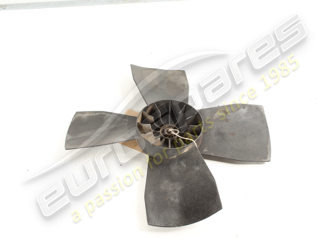 hoja de ventilador ferrari usada. número de parte 122953 (2)