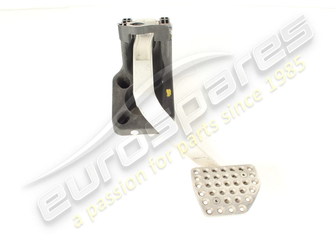 PEDALERA COMPLETA USADA Eurospares. NÚMERO DE PIEZA EAP1564160 (1)