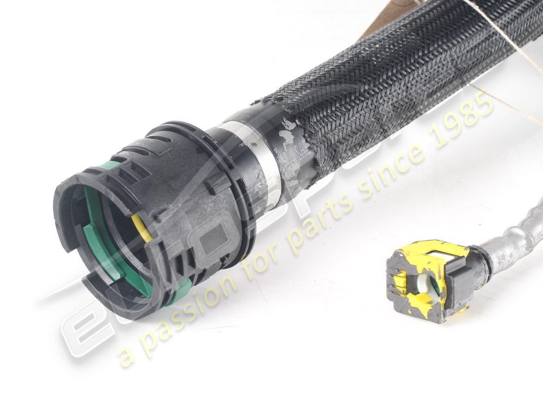 CONJUNTO DE TUBO DE LLENADO DE COMBUSTIBLE USADO FERRARI. NÚMERO DE PIEZA 880514 (4) conjunto de tubo de llenado de combustible usado ferrari. número de pieza 880514 (4)