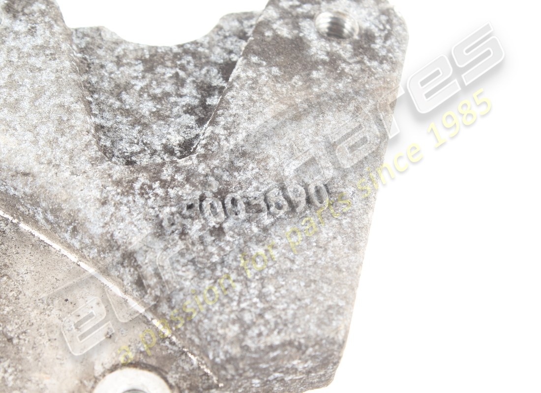 soporte de buje trasero derecho completo usado maserati. número de pieza 670036903 (4)