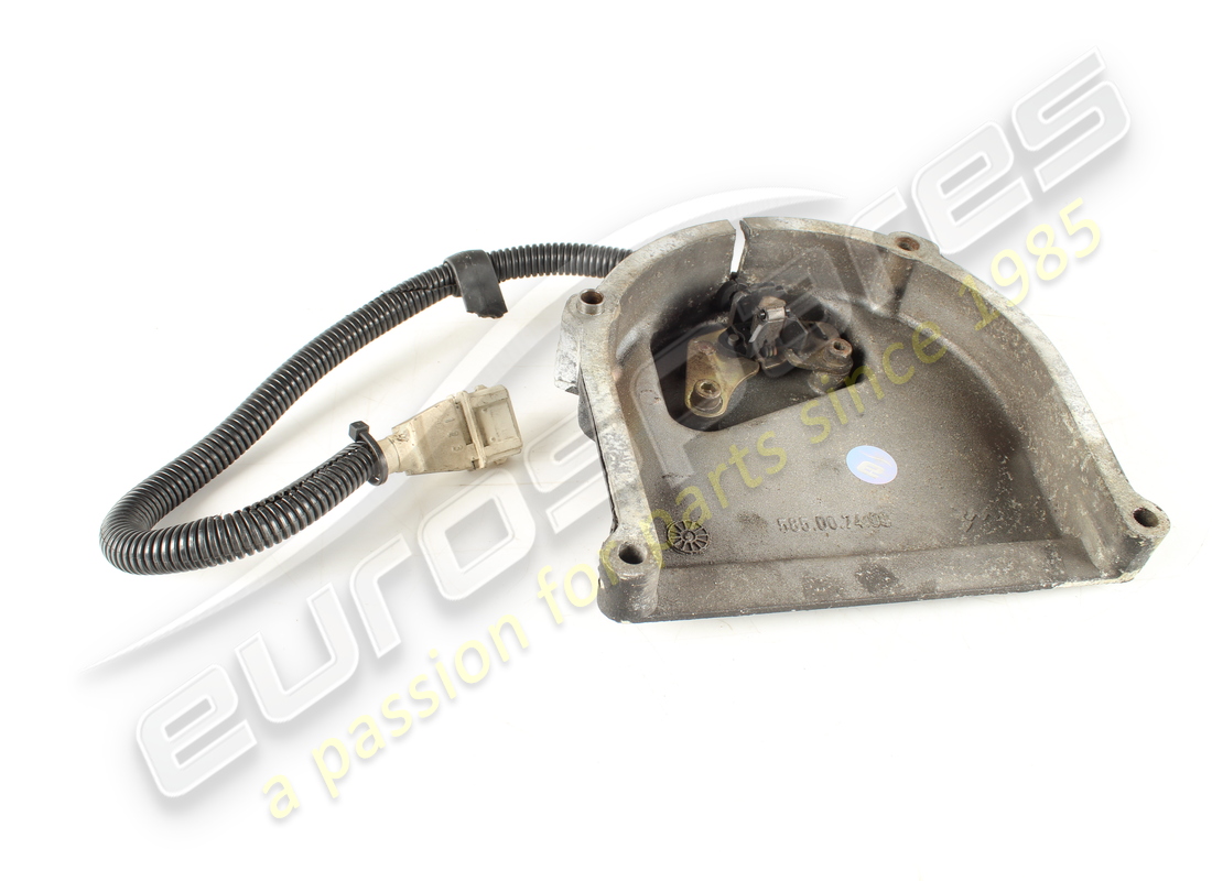 CUBIERTA DEL SOPORTE DEL SENSOR DELANTERO DERECHO USADA MASERATI. NÚMERO DE PIEZA 585007400 (2) cubierta del soporte del sensor delantero derecho usada maserati. número de pieza 585007400 (2)