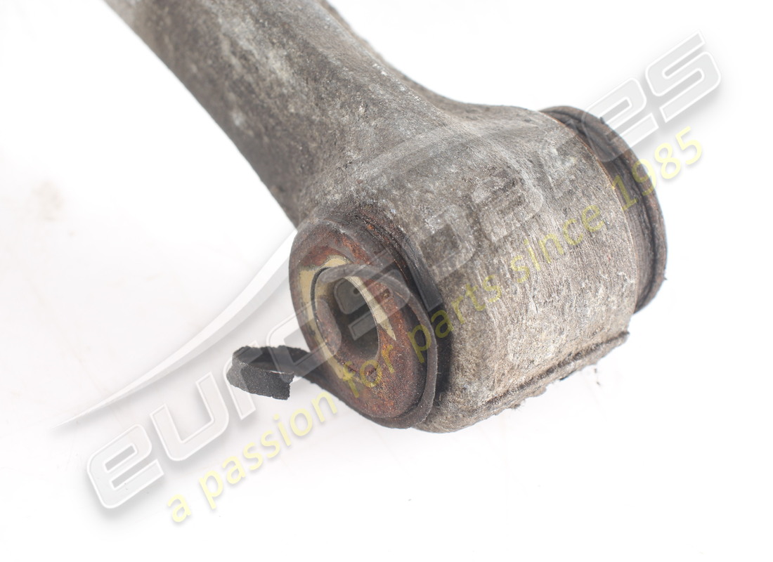 BRAZO SUPERIOR DE SUSPENSIÓN DELANTERA MASERATI USADO. NÚMERO DE PARTE 386600028 (7) brazo superior de suspensión delantera maserati usado. número de parte 386600028 (7)