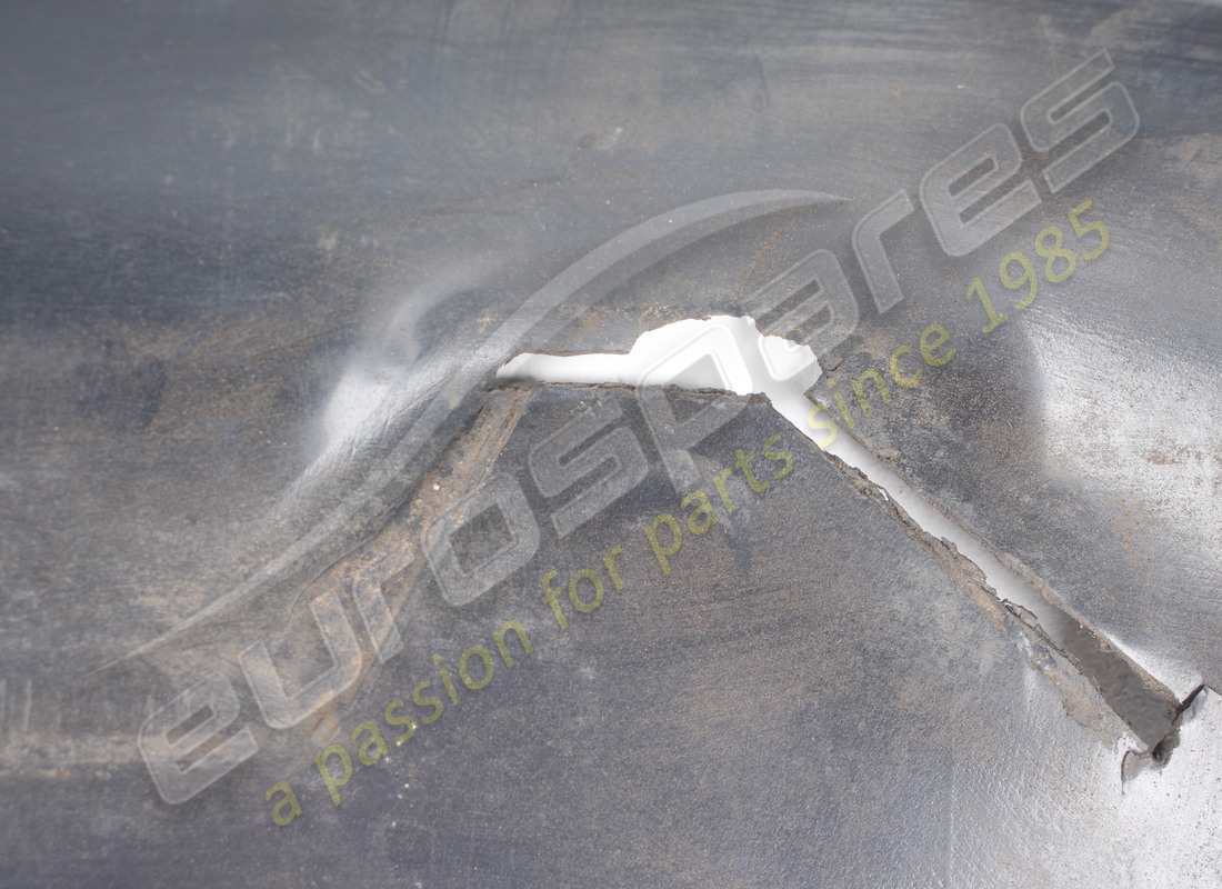 PROTECTOR INFERIOR DELANTERO MASERATI DAÑADO. NÚMERO DE PIEZA 386100164 (5) protector inferior delantero maserati dañado. número de pieza 386100164 (5)