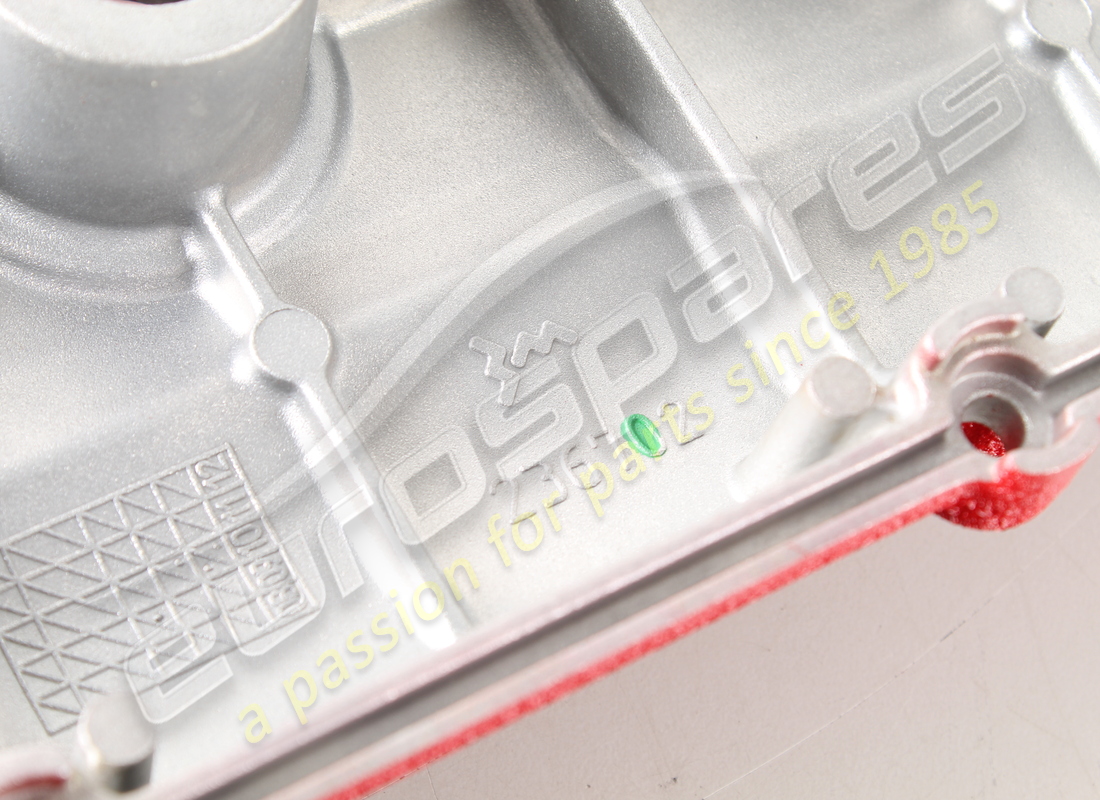 NUEVA TAPA DE CULATA DE CILINDROS DERECHA FERRARI. NÚMERO DE PARTE 236702 (3) nueva tapa de culata de cilindros derecha ferrari. número de parte 236702 (3)