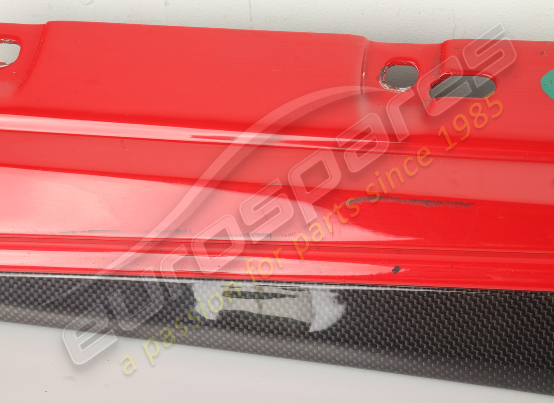 embellecedor bajo puerta izquierdo ferrari usado. número de parte 86936410 (5)