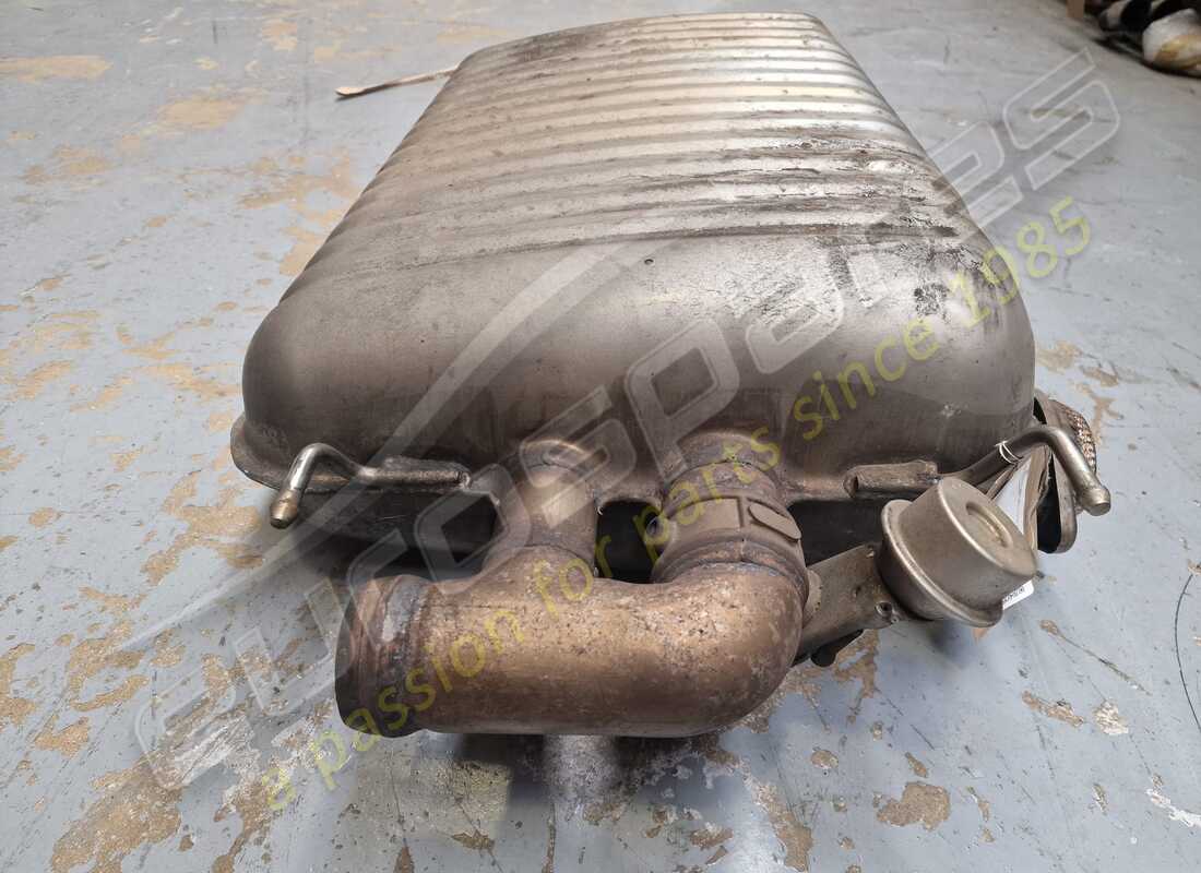 conjunto de válvula de desviación y silenciador aston martin usado. número de parte 4g435230fc (5)