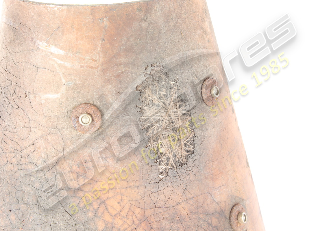 escudo ferrari usado para proteccion de eje. número de parte 208327 (2)