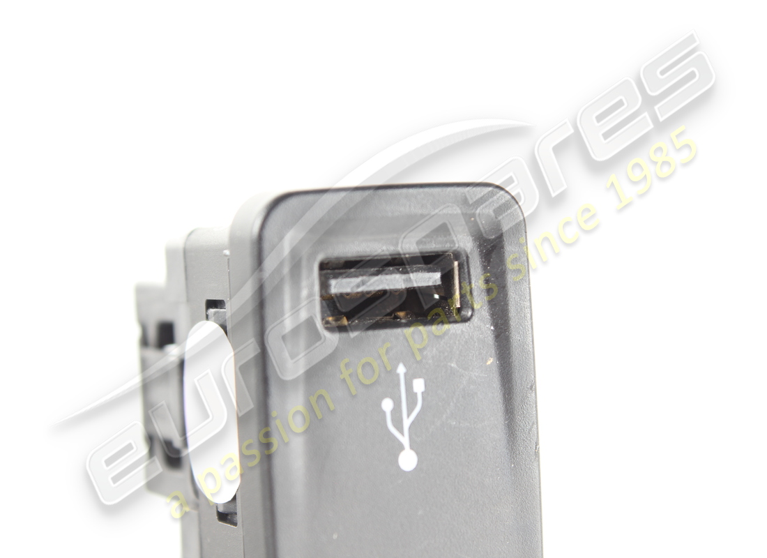 toma usb usada ferrari. número de pieza 303226 (4)