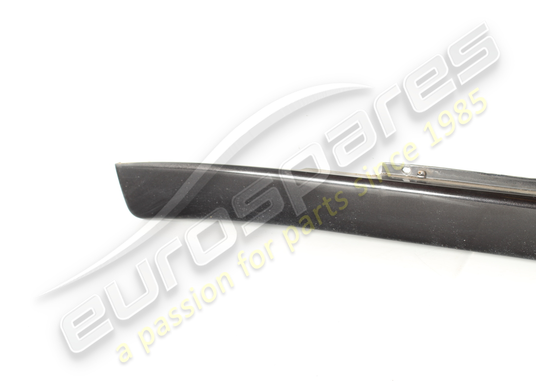 falda lateral izquierda maserati usada. número de parte 980000907 (2)