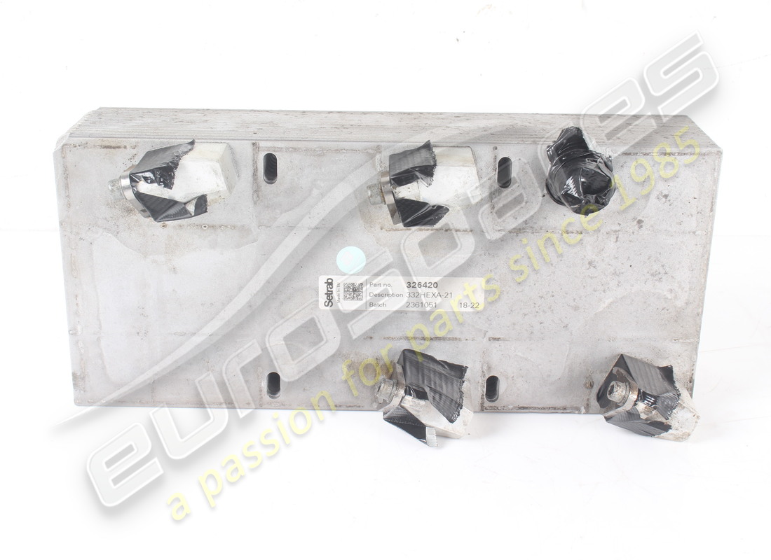 INTERCAMBIADOR DE CALOR DE ACEITE FERRARI USADO. NÚMERO DE PARTE 326420 (5) intercambiador de calor de aceite ferrari usado. número de parte 326420 (5)