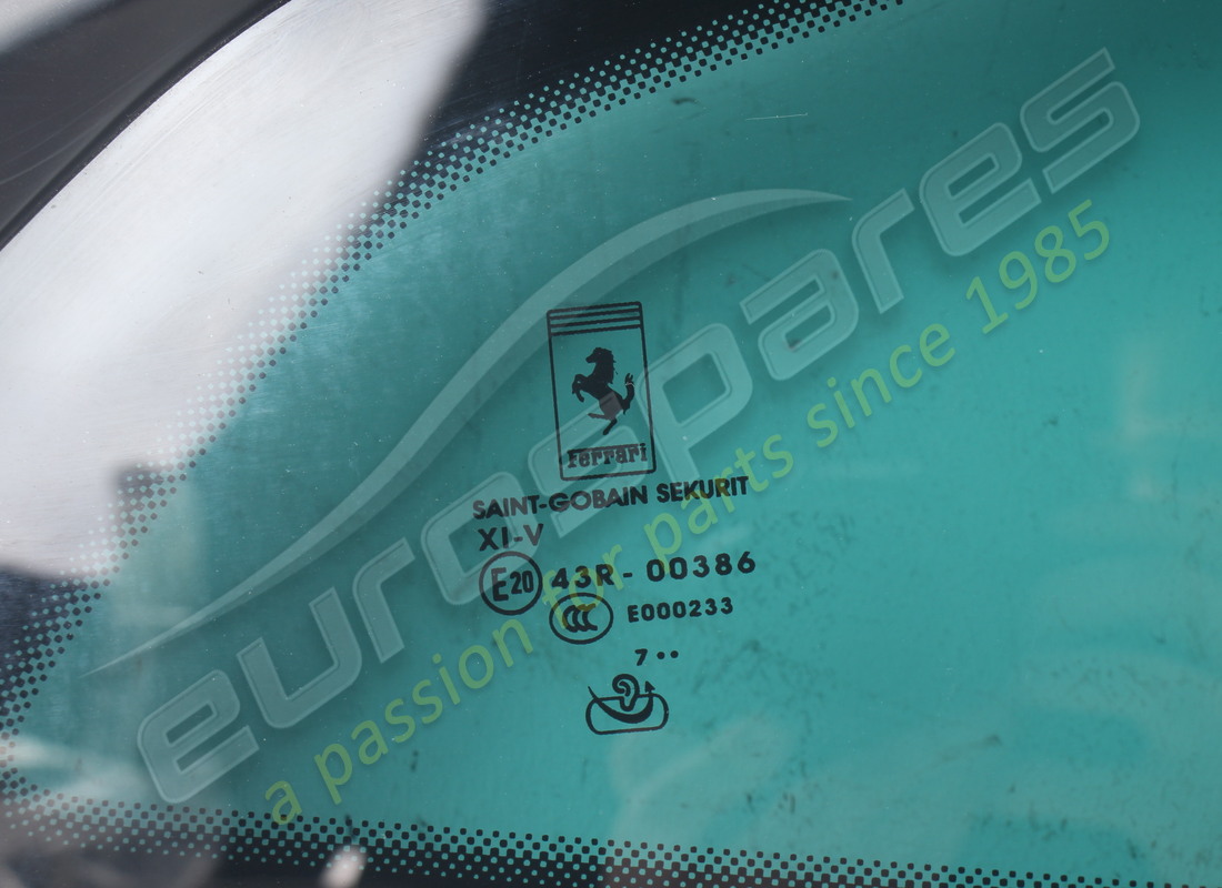 USADO FERRARI CENTRAL TRASERO DERECHO. NÚMERO DE PIEZA 86871100 (2) usado ferrari central trasero derecho. número de pieza 86871100 (2)