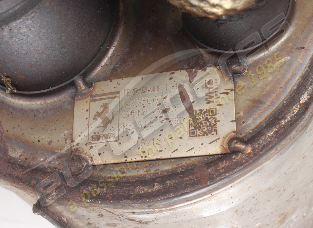 SILENCIADOR TRASERO DERECHO FERRARI USADO. NÚMERO DE PARTE 330051 (6) silenciador trasero derecho ferrari usado. número de parte 330051 (6)